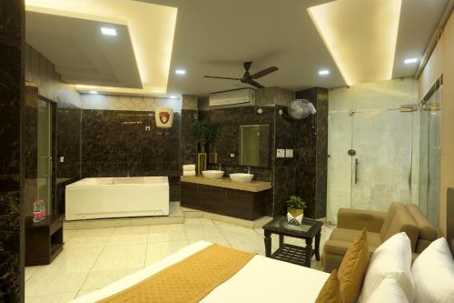 a large bathroom with a tub and a sink at Hotel The Prithvi Near Delhi Airport in New Delhi