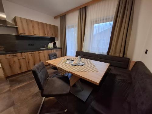 a living room with a table and a couch at Ferienwohnung Nassfeld in Tröpolach