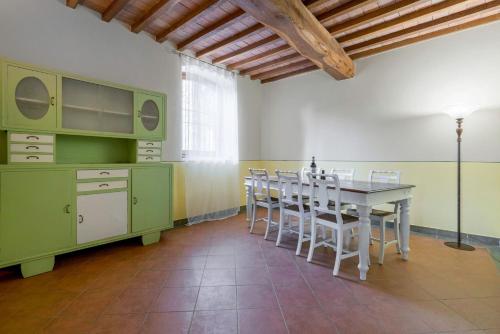 Η κουζίνα ή μικρή κουζίνα στο Villa Torre With Pool And Ac