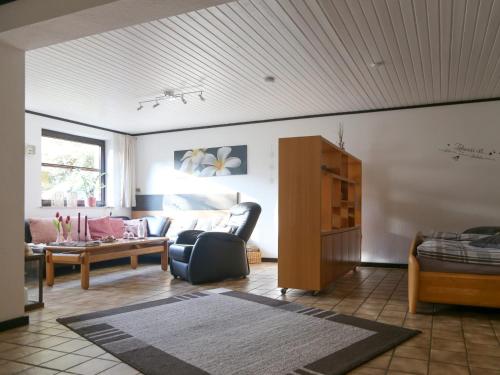 a living room with a couch and a table at Ferienwohnung Stork in Möhnesee