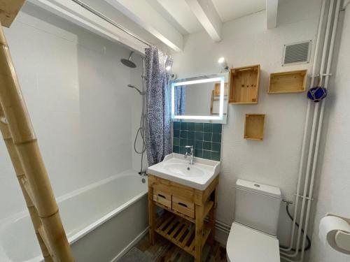 a bathroom with a sink and a toilet and a tub at Maisonnette - M04231 in Soulac-sur-Mer