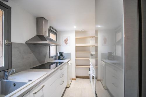 Η κουζίνα ή μικρή κουζίνα στο Maison 6-8 pers – Golfe du Valinco