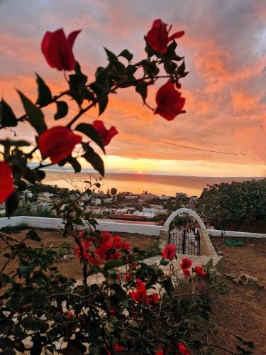 House Anatoli, veranda with view, 11 km to airport, 450 m to beach