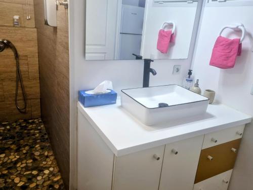 Beau T2 Ensoleillé 47m2 3 Etoiles clim wifi parking gratuit