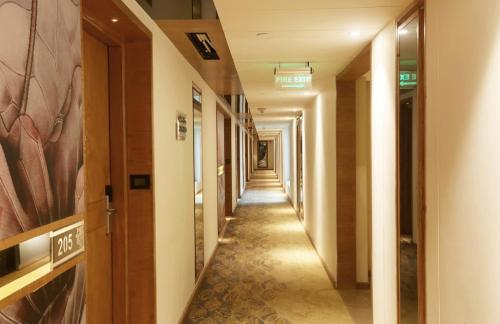 a corridor in a building with a hallwayiterator at Hotel Aroma Plaza Delhi Airport in New Delhi
