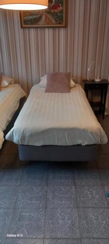 Wenceslas cobergher appartement Iにあるベッド