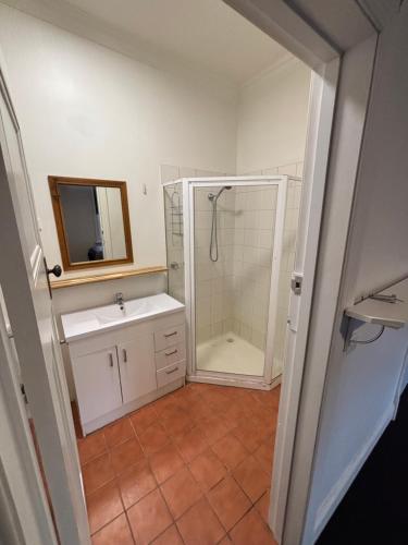 Ένα μπάνιο στο Nomad North Hostel