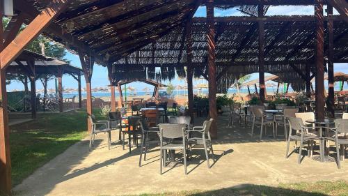 a group of tables and chairs under a pavilion at Shtepia Druri Sokol Lulaj in Lezhë