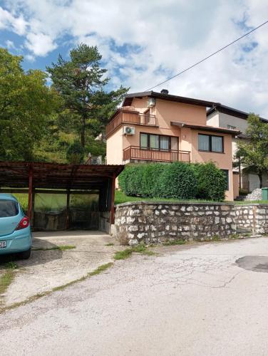 Budova, kde se vila nachází