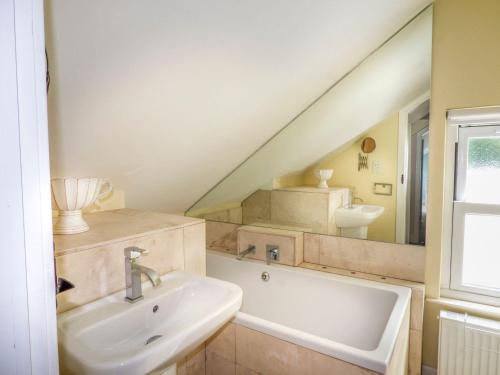 Koupelna v ubytování Bobbin Mill Cottage