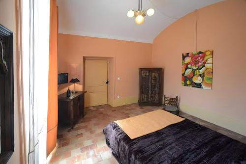 Ένα ή περισσότερα κρεβάτια σε δωμάτιο στο Chambre d'hôte la Ronce