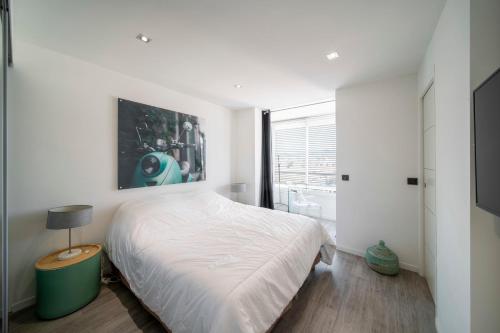 REF 1957 - Cannes Croisette -Sea view apartment for rent
