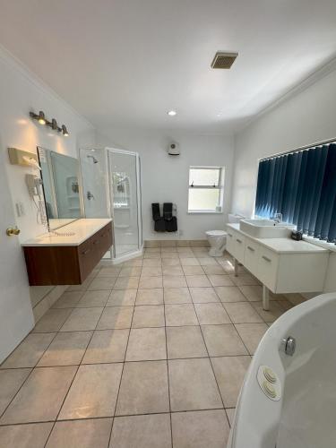 Un baño de Aldan Lodge
