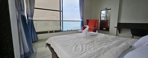 Postel nebo postele na pokoji v ubytování Detox Valley Villa with Indoor Swimming pool & AC