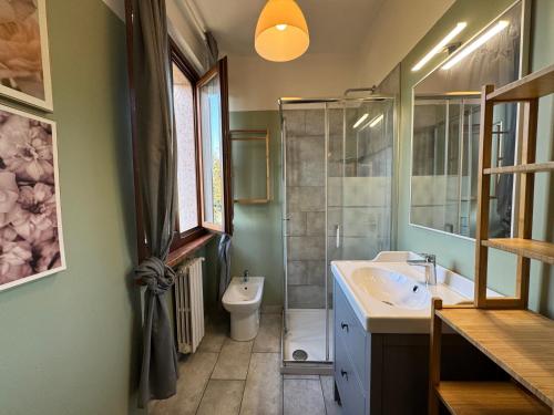 a bathroom with a sink and a shower and a toilet at B&C Garda House in Peschiera del Garda