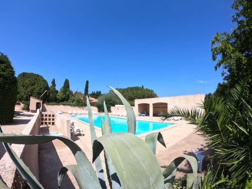 Piscina a Orangeraie-1-claira o a prop
