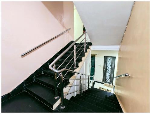 Imagen de la galería de PRIME LOCATION NEAR SEA BEACH Hotel Sri Krishna Classic Residency ! Puri - Near Jagannath Temple and Golden Swargadwar Beach - Bengali Market - A Top Rated Hotel IN PURI, en Puri