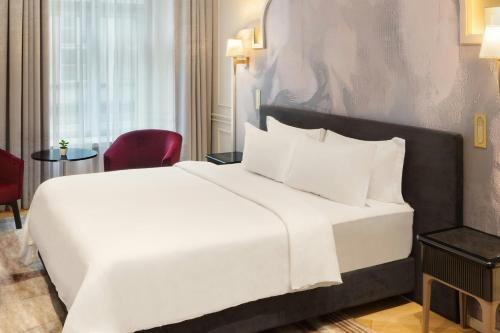 H15 Palace, a Luxury Collection Hotel, Krakowにあるベッド