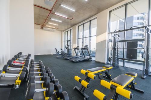 Fitness centrum a/nebo fitness zařízení v ubytování Greenside Aparthotel 802