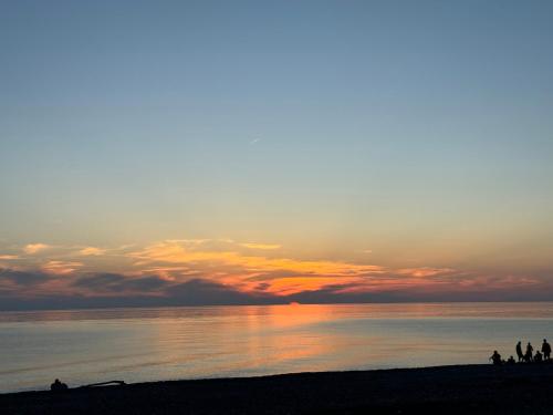 Φωτογραφία από το άλμπουμ του Greenside Gonio Beachfront Apartment σε Gonio