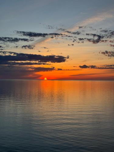 Φωτογραφία από το άλμπουμ του Greenside Gonio Beachfront Apartment σε Gonio