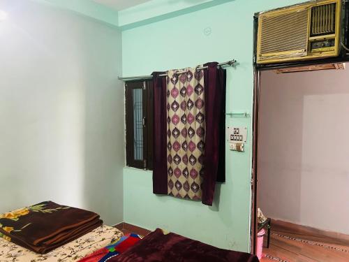 a room with a bed and a window at Ganpati Guest House Near Ram Jhula in Rishīkesh