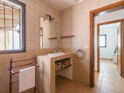 Bilik mandi di Mahostly Casa de la Roseta B