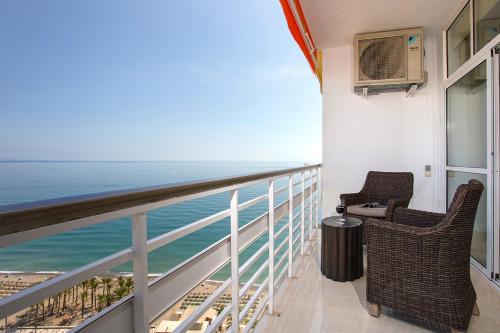 Coqueto ático junto a la playa by Rent Me