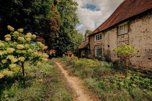 Κήπος έξω από το Salmestone Grange