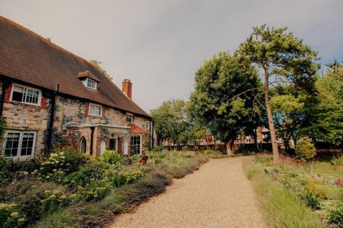 Κήπος έξω από το Salmestone Grange