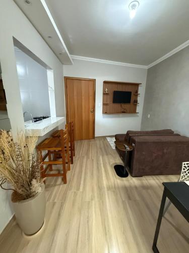 a living room with a couch and a table at Apartamento com estilo e praticidade in Contagem