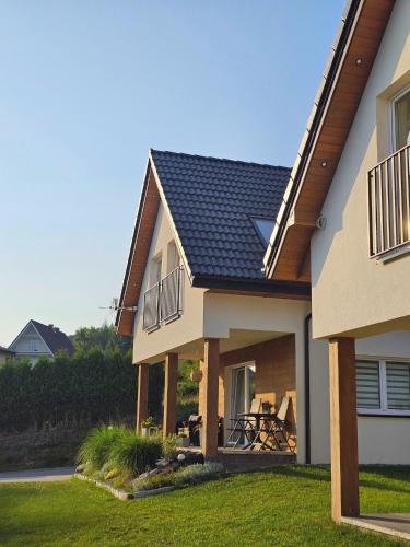 Dom z Widokiem na Góry i Jacuzzi - "Domki na Słonecznym Wzgórzu"