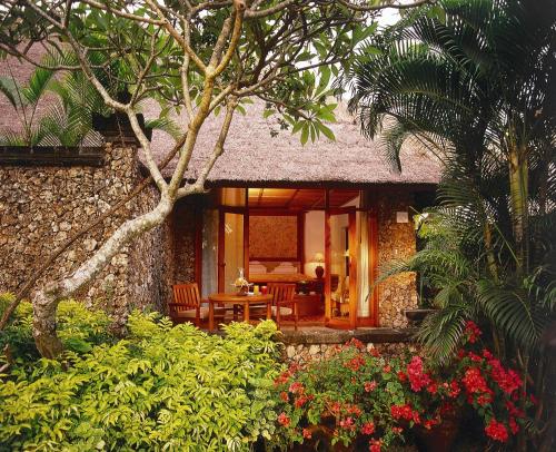 Jardín al aire libre en The Oberoi Beach Resort, Bali