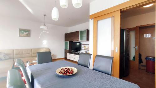 Kruge Family Apartment with Private Garage