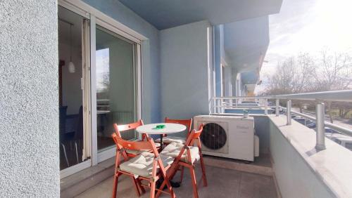 Kruge Family Apartment with Private Garage
