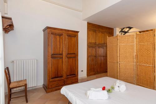 Ένα ή περισσότερα κρεβάτια σε δωμάτιο στο Borgo San Carlo