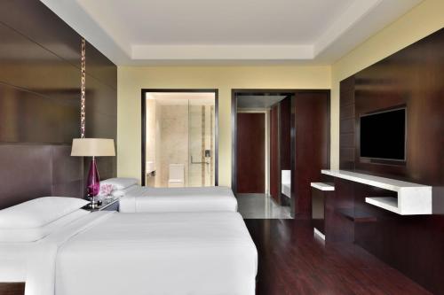 Katil atau katil-katil dalam bilik di Jaipur Marriott Hotel