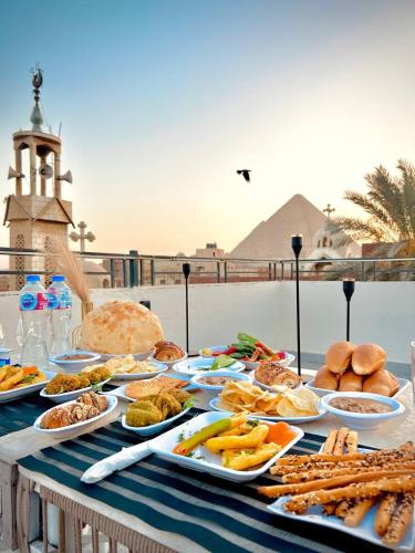 Khufu's Pyramids Inn