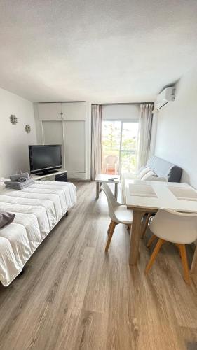 Costasol Jupiter 422 , piscinas abiertas todo el año, Recp 24 horas