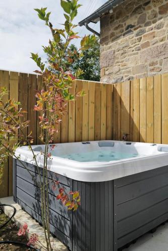Maison refaite à neuf- avec Jacuzzi- LE HOMARD 15
