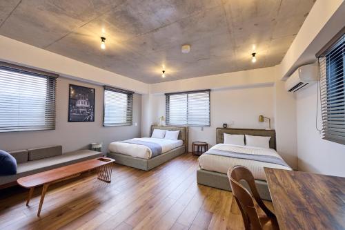 A bed or beds in a room at Hotel Vintage Tokyo Kagurazaka