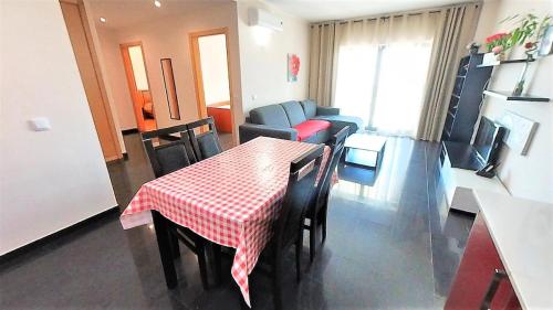 Rocha Tower 11A