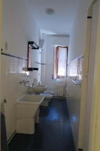 Kamar mandi di Casa Geranio