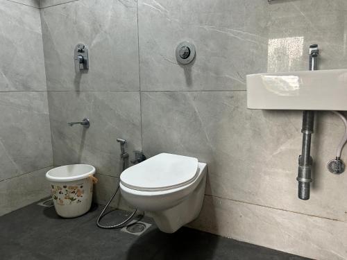 a bathroom with a toilet and a sink at Zenith Service Apartments - Entire 2BHK Near Mumbai Airport and IIT Powai in Mumbai