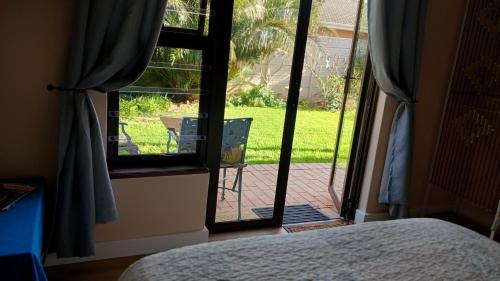 Katil atau katil-katil dalam bilik di A new apartment with a view at Goedehoop, Strand, Western Cape