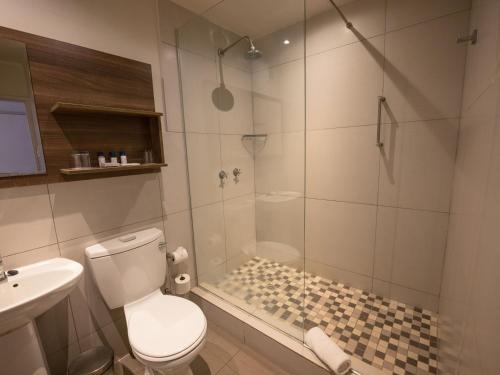 Bilik mandi di ANEW Hotel Hluhluwe