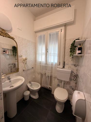 a bathroom with a toilet and a sink at Roberta in Bologna