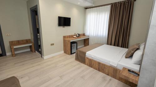 Ένα ή περισσότερα κρεβάτια σε δωμάτιο στο Holmi Otel