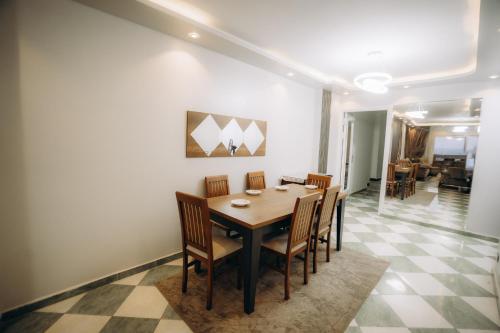 Posezení v ubytování Sea View three bed room High Floor fully AC free WI-FI and parking for familes only