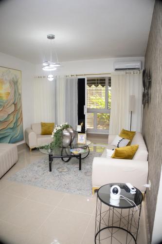 Beautiful 3BR Condo With Great Amenities free parking